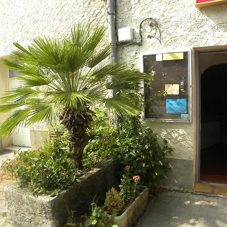 Hotel Le Caveau De 2*